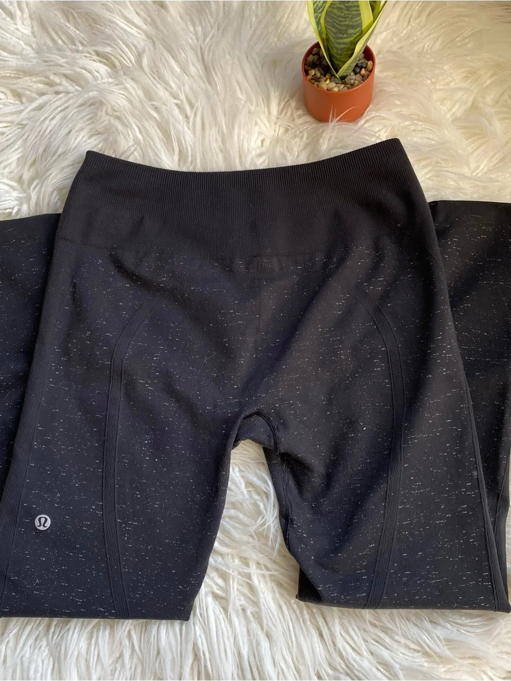 Lululemon Black Speckled High-Waist Leggings Womans Size 10 EUC
